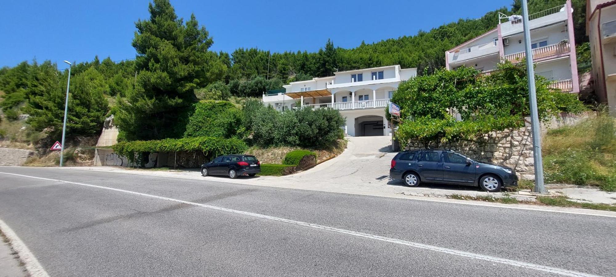 Apartments Dana Omis Exterior photo